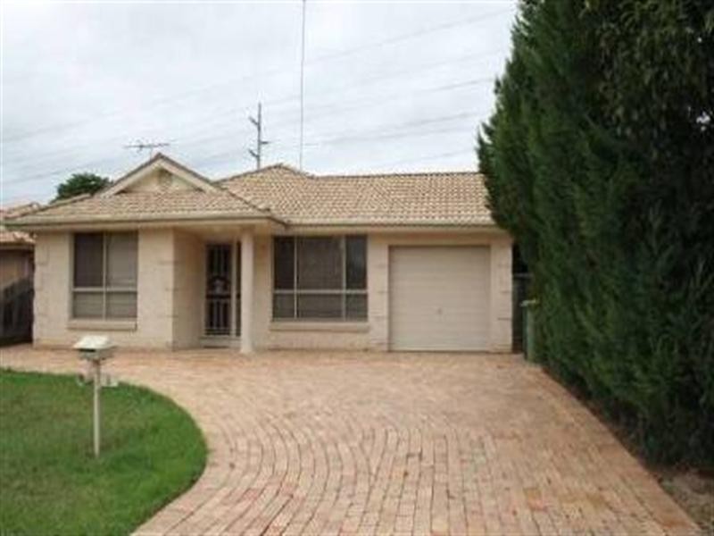 4 Linara Circuit, Glenmore Park NSW 2745