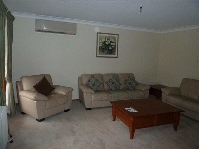 5 Miles Franklin Close, Glenmore Park NSW 2745