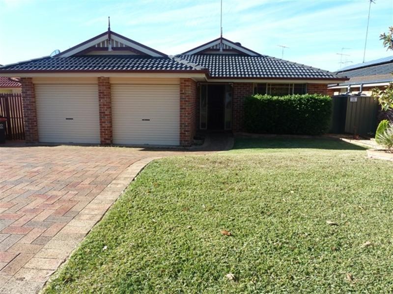 8 Thornbill Crescent, Glenmore Park NSW 2745