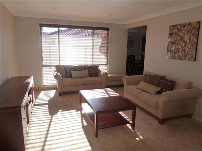 8 Thornbill Crescent, Glenmore Park NSW 2745