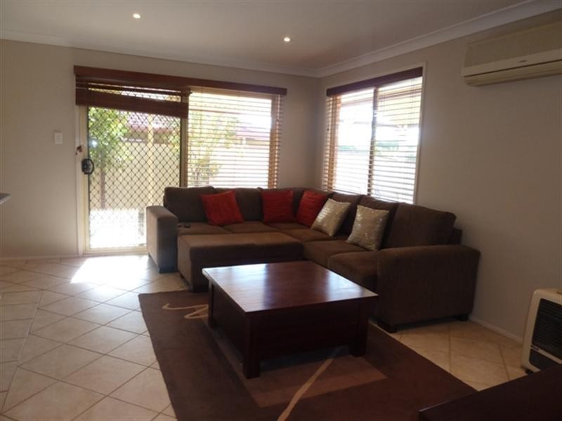 8 Thornbill Crescent, Glenmore Park NSW 2745