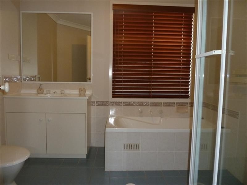 8 Thornbill Crescent, Glenmore Park NSW 2745