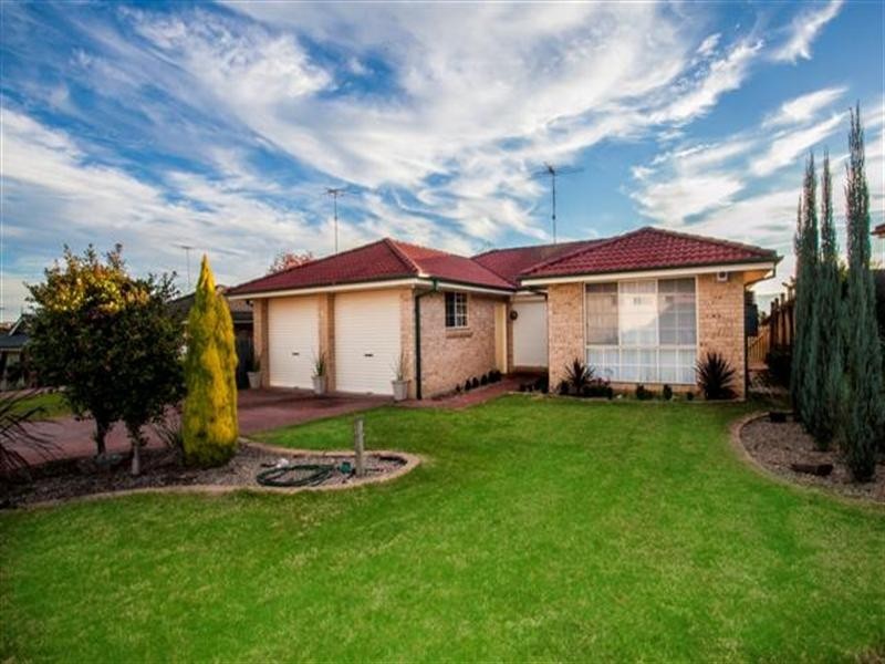 8 Brady Place, Glenmore Park NSW 2745
