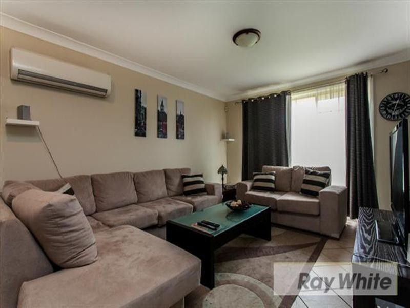 8 Brady Place, Glenmore Park NSW 2745