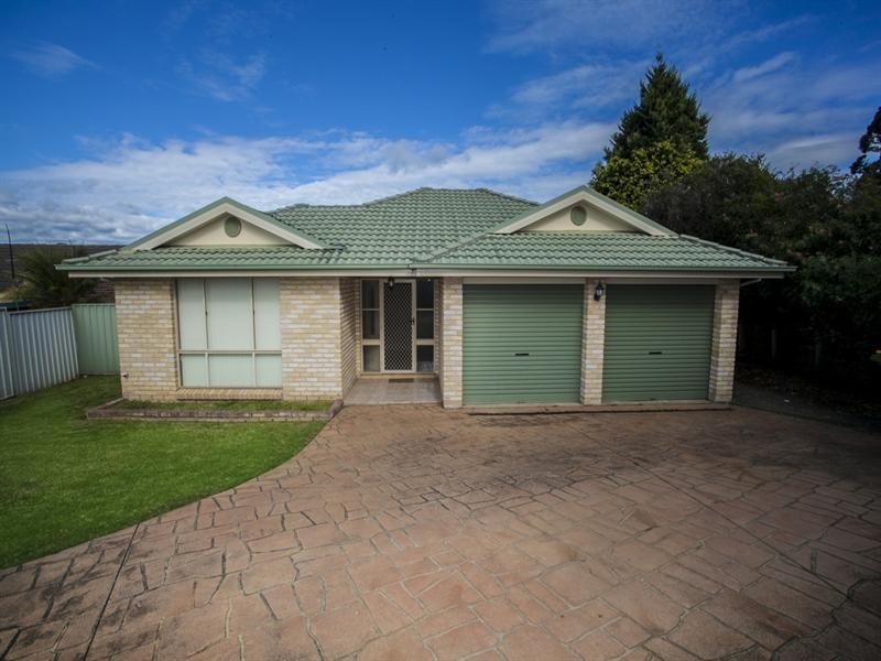 33 Yuroka Street, Glenmore Park NSW 2745