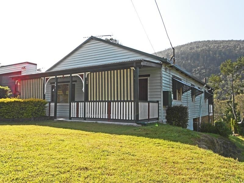 28 King Street, Somerset Dam QLD 4312