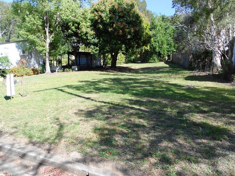 5 Edward Street, Somerset Dam QLD 4312