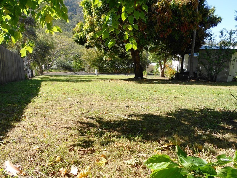 5 Edward Street, Somerset Dam QLD 4312