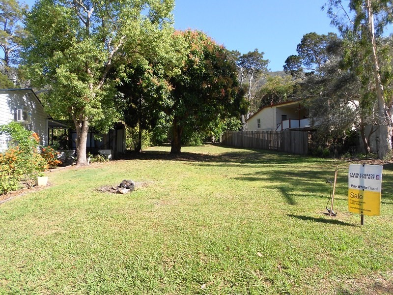 5 Edward Street, Somerset Dam QLD 4312