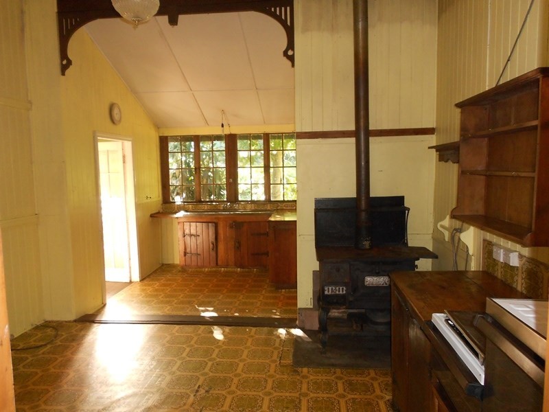 3 Fifth Avenue, Somerset Dam QLD 4312