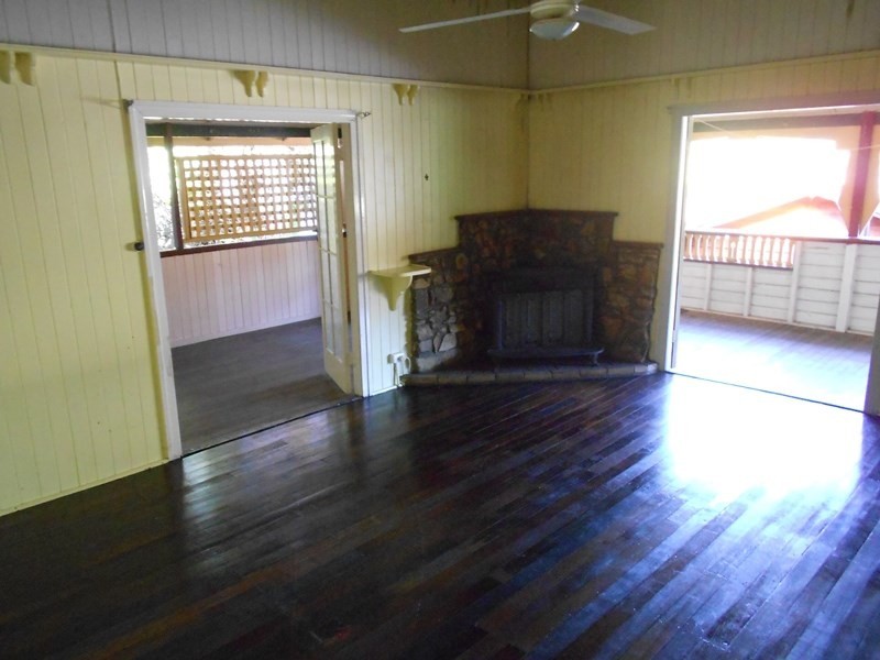 3 Fifth Avenue, Somerset Dam QLD 4312