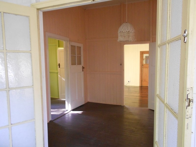 3 Fifth Avenue, Somerset Dam QLD 4312