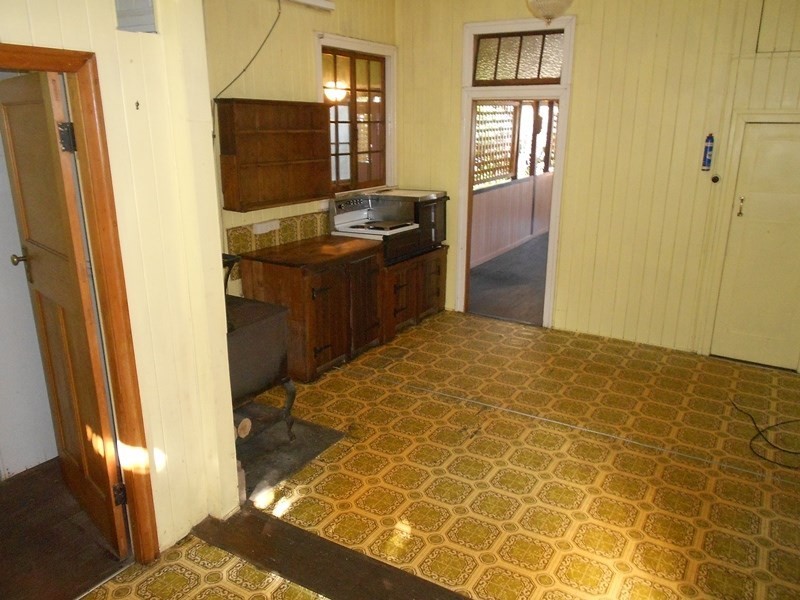 3 Fifth Avenue, Somerset Dam QLD 4312