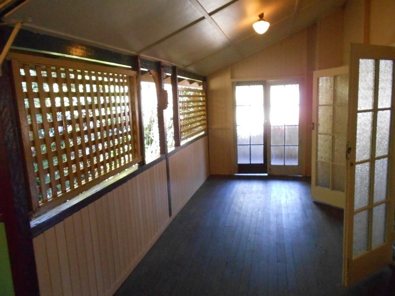 3 Fifth Avenue, Somerset Dam QLD 4312