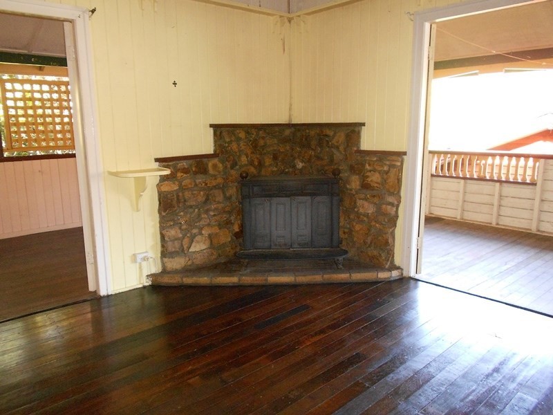 3 Fifth Avenue, Somerset Dam QLD 4312