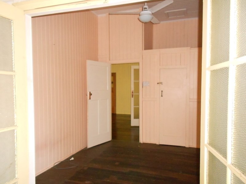 3 Fifth Avenue, Somerset Dam QLD 4312