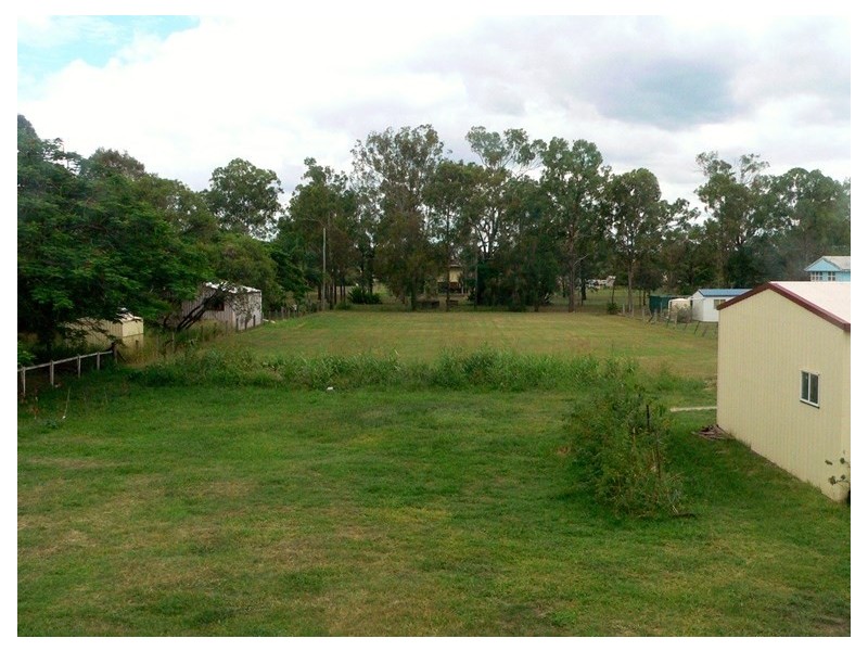 21 Dingyarra Street, Toogoolawah QLD 4313