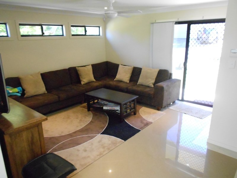 5 Fourth Avenue, Somerset Dam QLD 4312