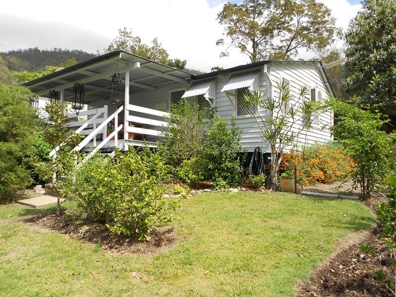 3 Edward Street, Somerset Dam QLD 4312