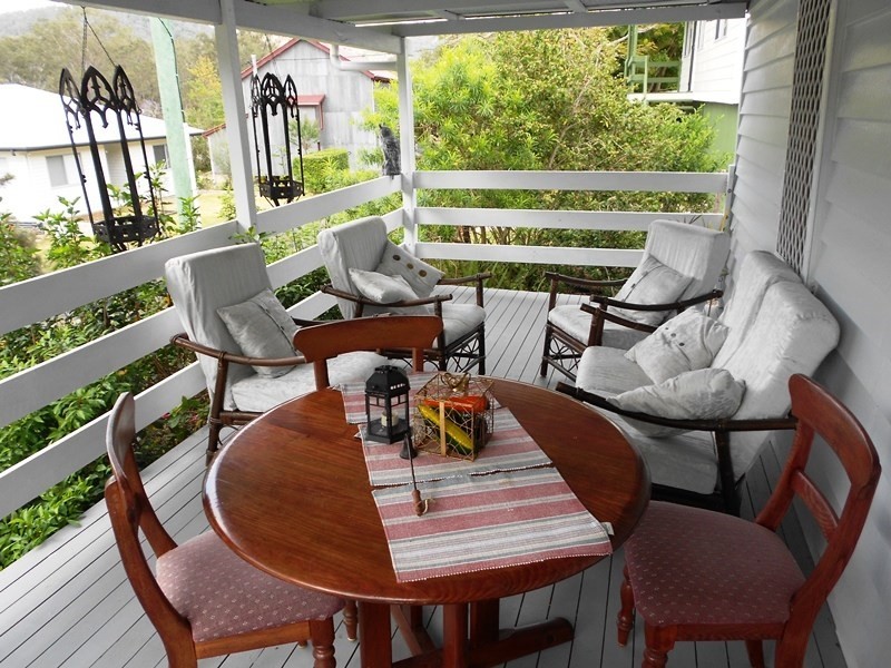 3 Edward Street, Somerset Dam QLD 4312