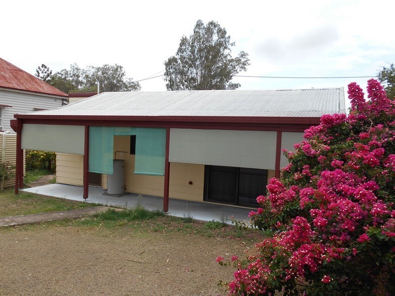 11 Mangerton Street, Toogoolawah QLD 4313
