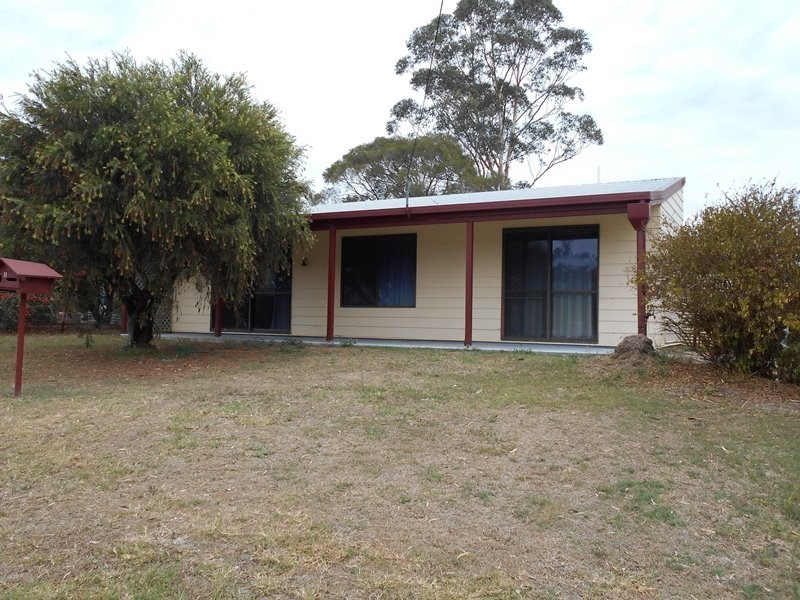 11 Mangerton Street, Toogoolawah QLD 4313