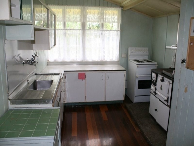 19 Charles Street, Toogoolawah QLD 4313