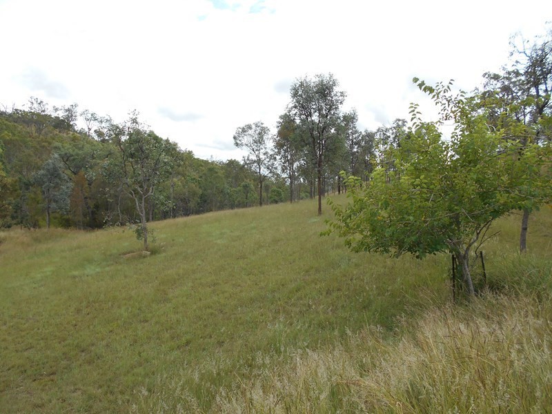 214 STRETTON Drive, Blackbutt QLD 4306