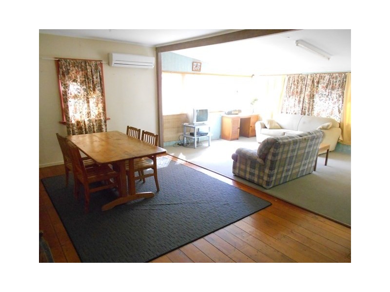 5 Jubilee Street, Somerset Dam QLD 4312