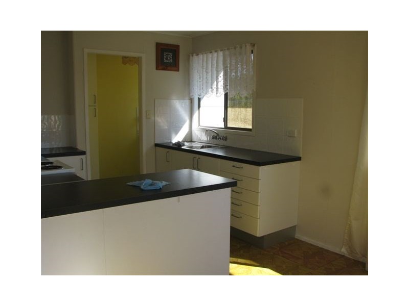 13 Victoria Street, Toogoolawah QLD 4313