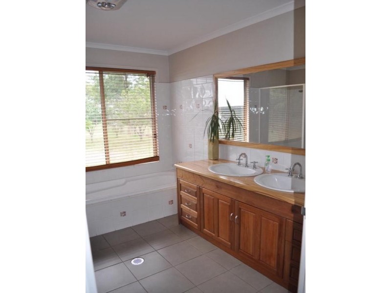 57 KNAGGS Court, Blackbutt QLD 4306