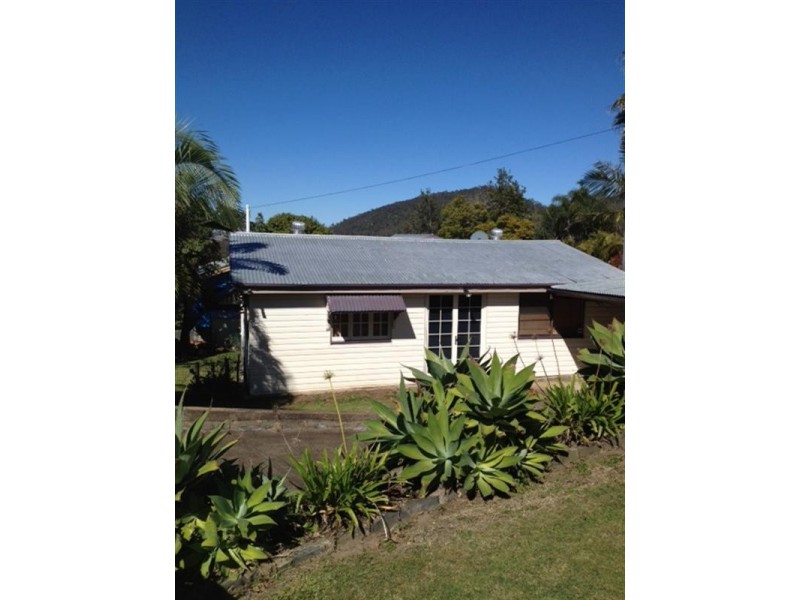 9 Third Avenue, Somerset Dam QLD 4312