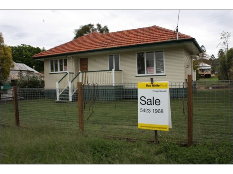 35 Cairnscroft Street, Toogoolawah QLD 4313