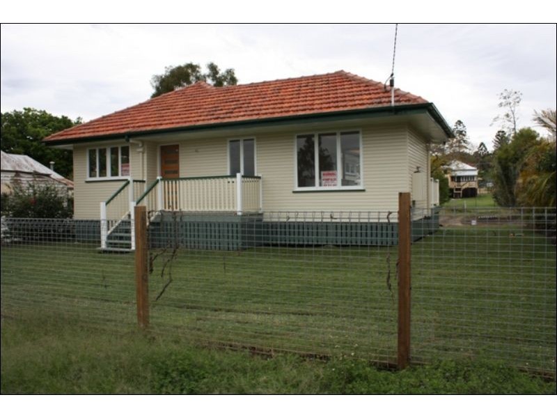 35 Cairnscroft Street, Toogoolawah QLD 4313