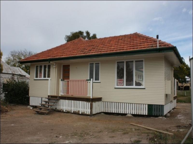 35 Cairnscroft Street, Toogoolawah QLD 4313