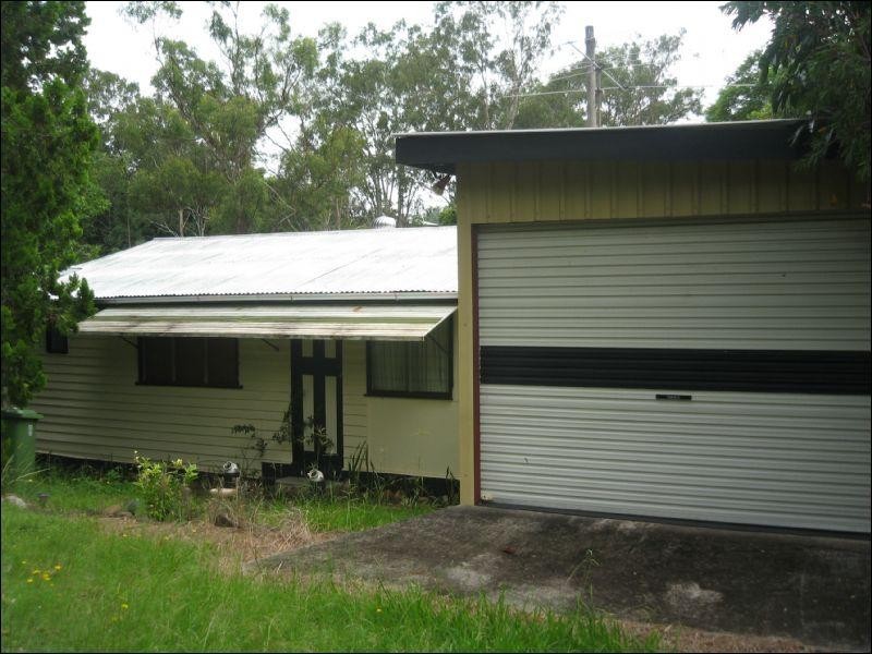 18 Rocky Street, Somerset Dam QLD 4312