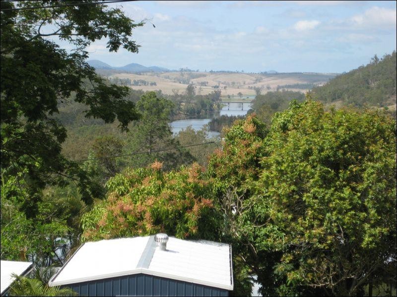 6 Fourth Avenue, Somerset Dam QLD 4312