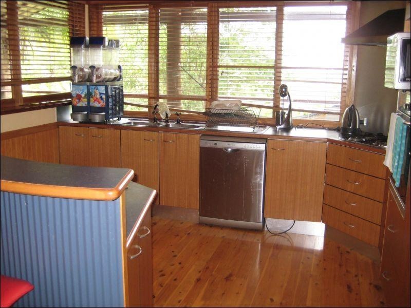 6 Fourth Avenue, Somerset Dam QLD 4312