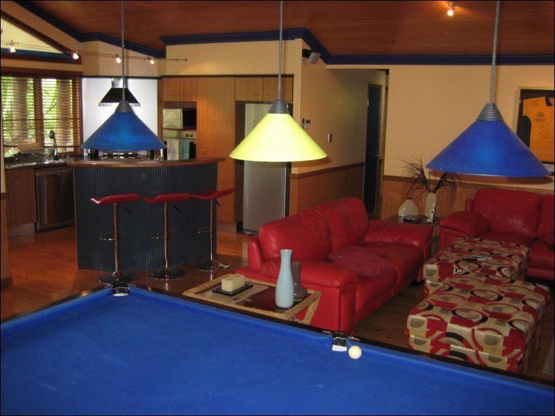 6 Fourth Avenue, Somerset Dam QLD 4312