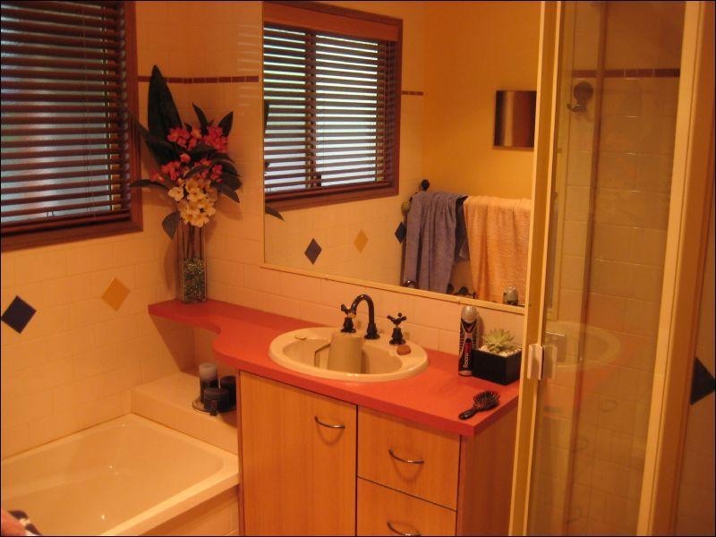 6 Fourth Avenue, Somerset Dam QLD 4312