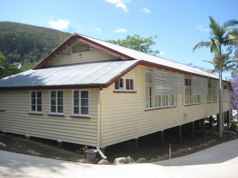 7 First Avenue, Somerset Dam QLD 4312