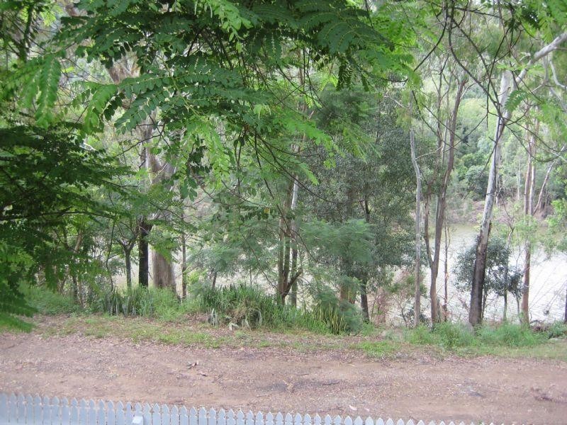 10 Jubilee Street, Somerset Dam QLD 4312