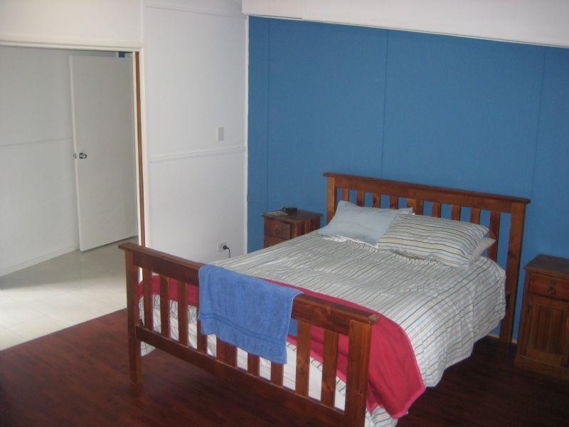 10 Jubilee Street, Somerset Dam QLD 4312