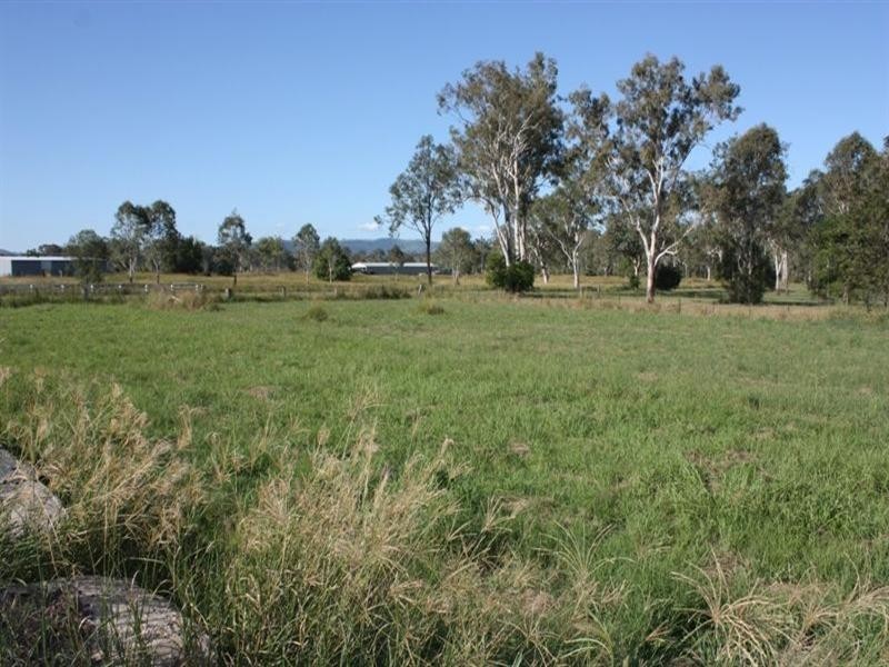 11 Dingyarra Street, Toogoolawah QLD 4313