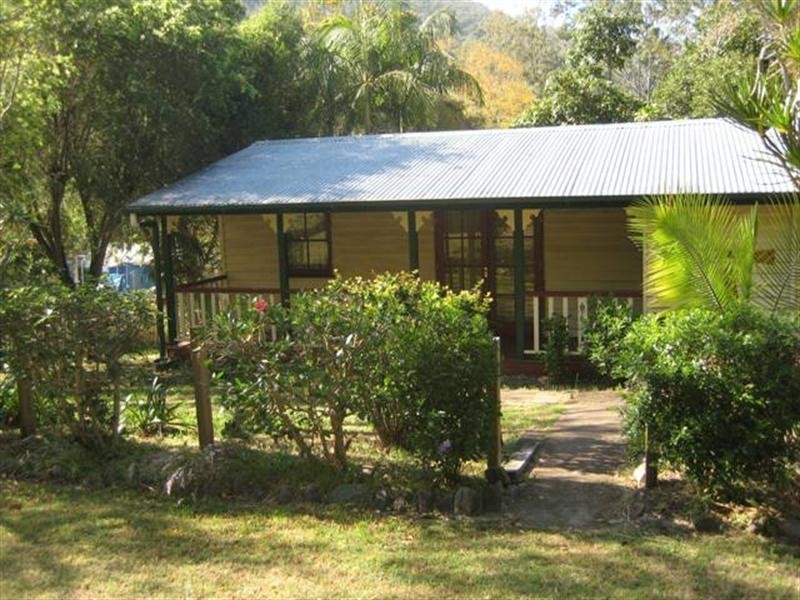 5 Gipps Street, Somerset Dam QLD 4312