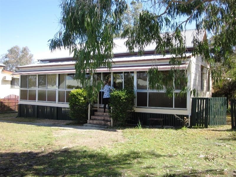15 Charles Street, Toogoolawah QLD 4313