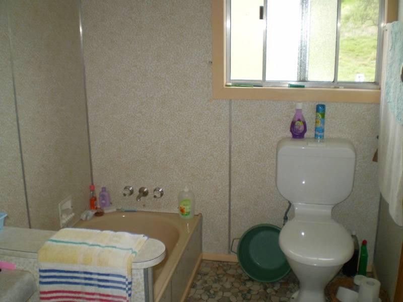 127 Wolffs Lane, Toogoolawah QLD 4313