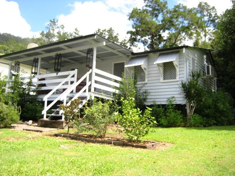 3 Edward Street, Somerset Dam QLD 4312