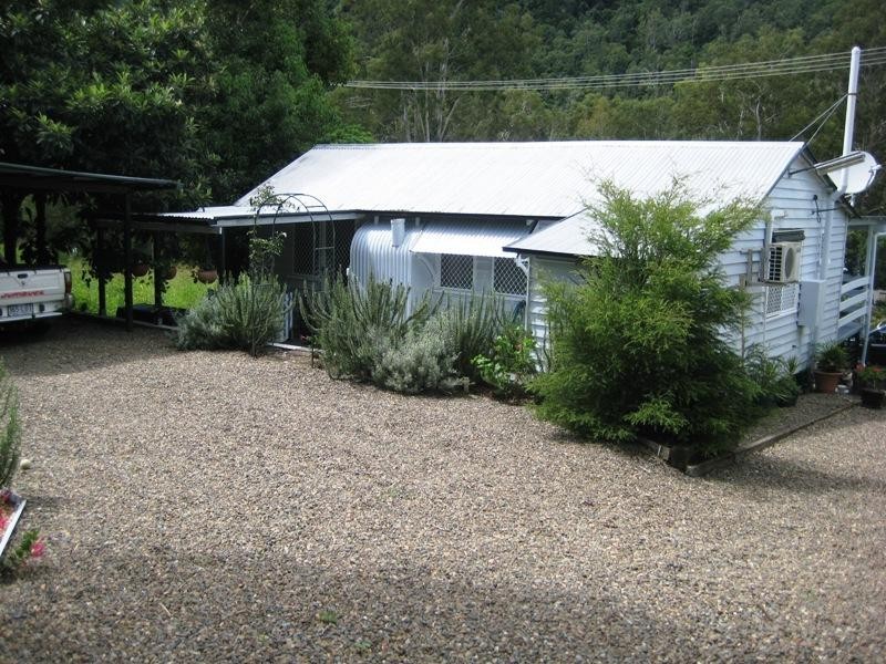 3 Edward Street, Somerset Dam QLD 4312