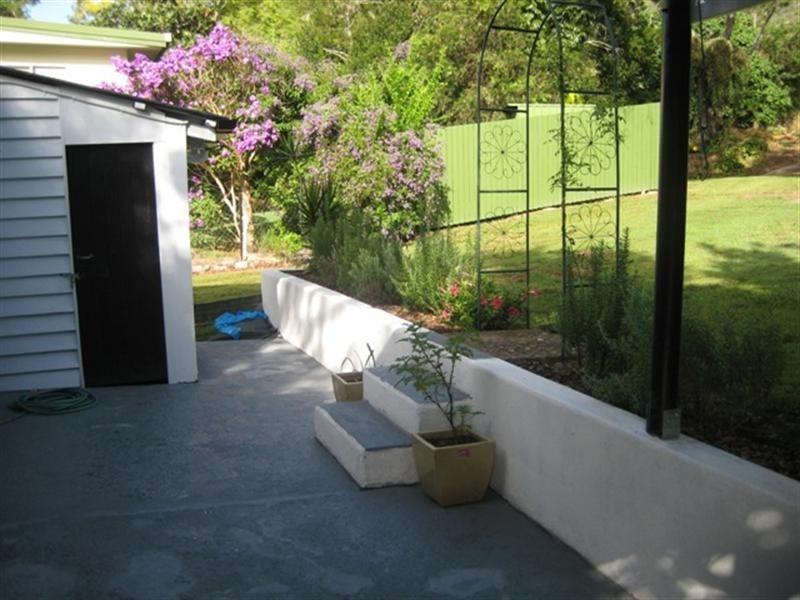 3 Edward Street, Somerset Dam QLD 4312